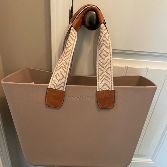 Versa Tote plus Wide Guitar Strap Set- pick color tote based on availability - Picture 15 of 16